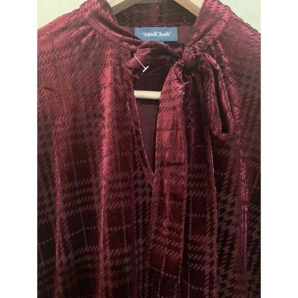 Mod Cloth Women’s Burgundy Velvet Tie-Neck Blouse Plaid Pattern Long Sleeve Sz S - Picture 4 of 4